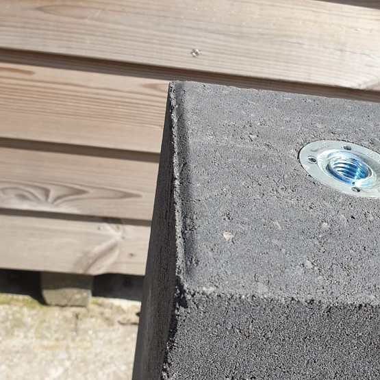 Betonpoer antraciet voor model Ardennen 15x15x60cm met los draadeind M16 inclusief stelplaat